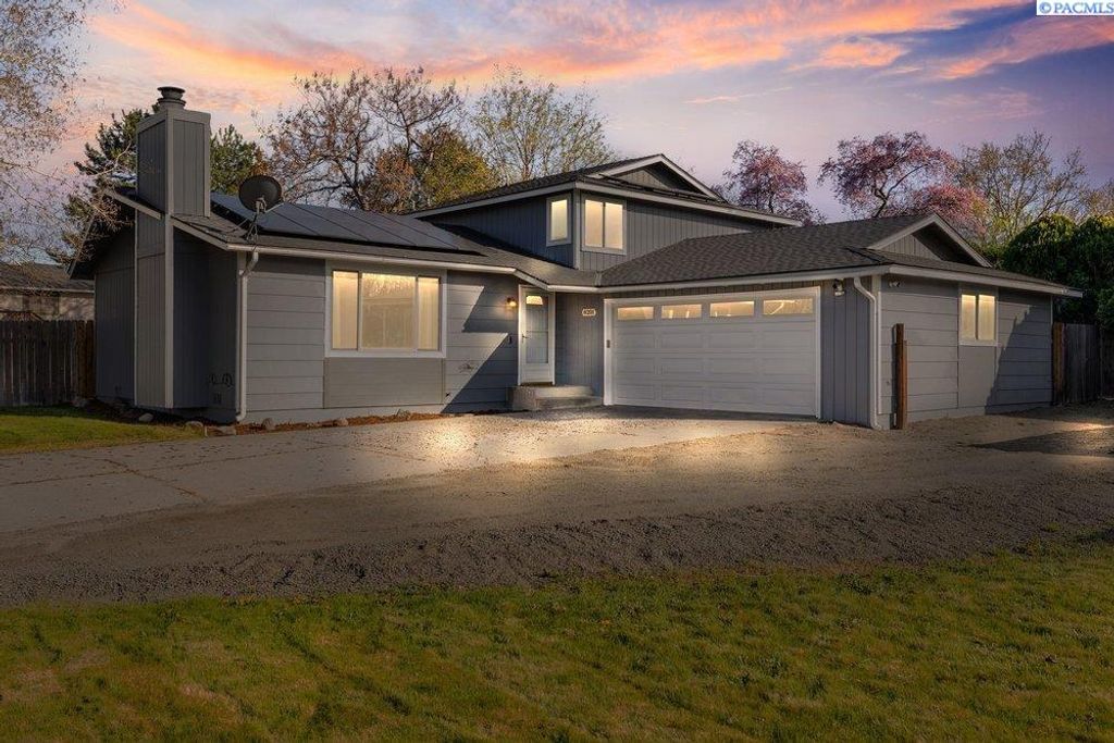 Photo of 8201 W Deschutes Ave, Kennewick, WA 99336 (MLS # 291878)