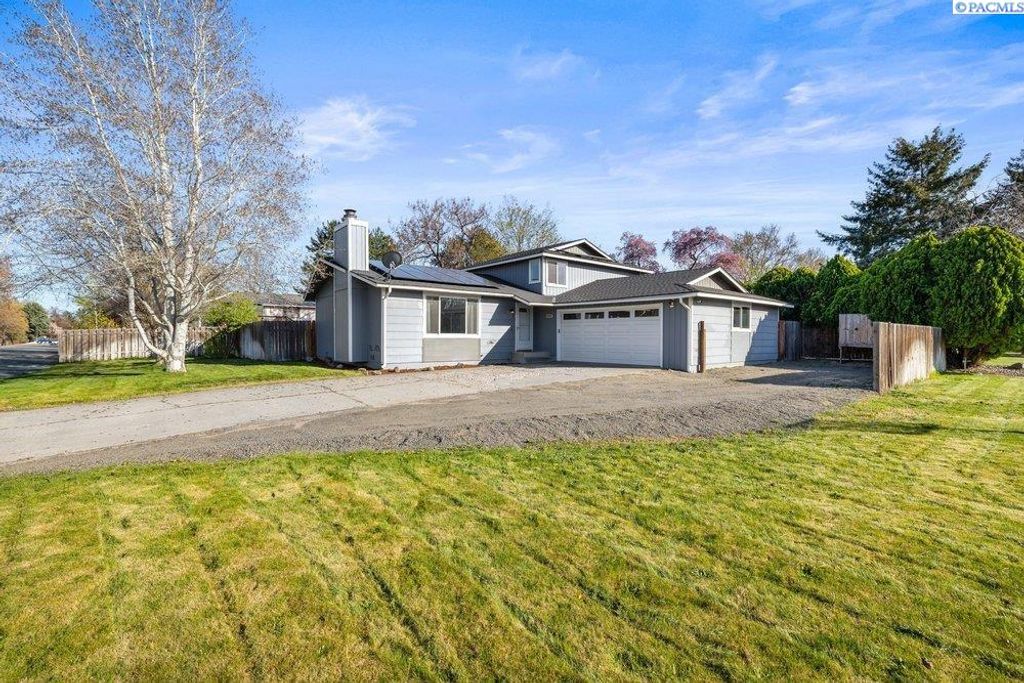 Photo of 8201 W Deschutes Ave, Kennewick, WA 99336 (MLS # 291878)