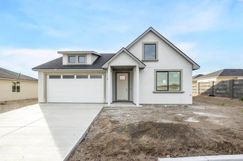Photo of 2902 E Helena St, Pasco, WA 99301 (MLS # 290032)