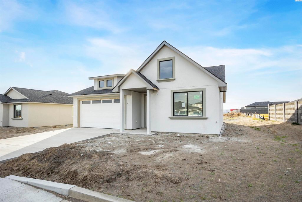 Photo of 2902 E Helena St, Pasco, WA 99301 (MLS # 290032)