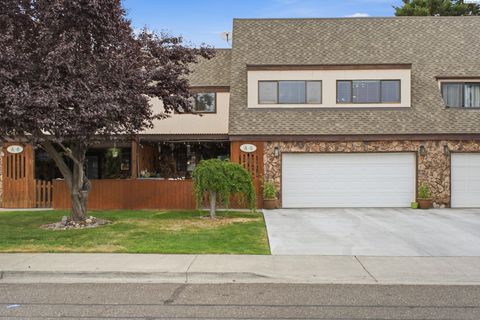 Photo of 42514 W Klamath Ave, Apt A5, Kennewick, WA 99336 (MLS # 294219)