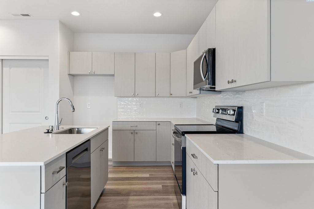 Photo of 7596 Grapevine Ct, West Richland, WA 99353 (MLS # 292139)