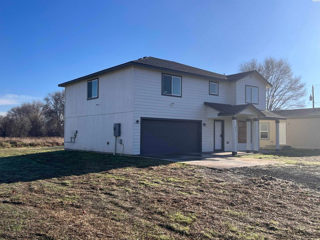 Photo of 807 S 6th St, Mabton, WA 98935 (MLS # 289396)
