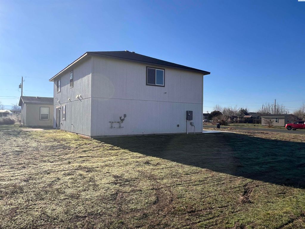 Photo of 807 S 6th St, Mabton, WA 98935 (MLS # 289396)
