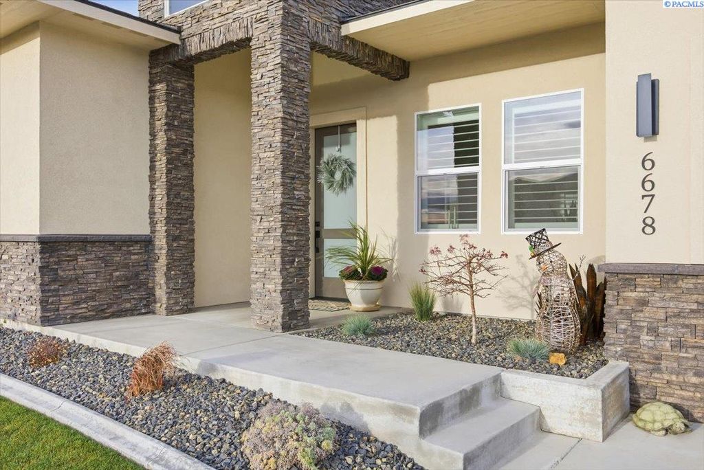 Photo of 6678 W 24th Ave, Kennewick, WA 99338 (MLS # 289389)