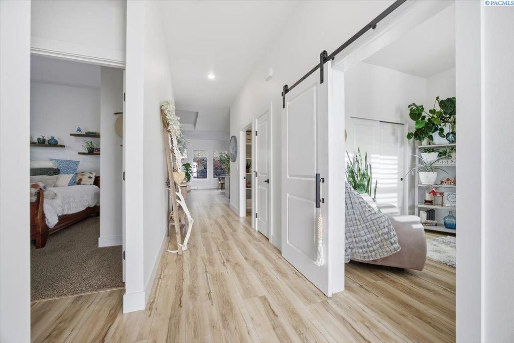 Photo of 6678 W 24th Ave, Kennewick, WA 99338 (MLS # 289389)