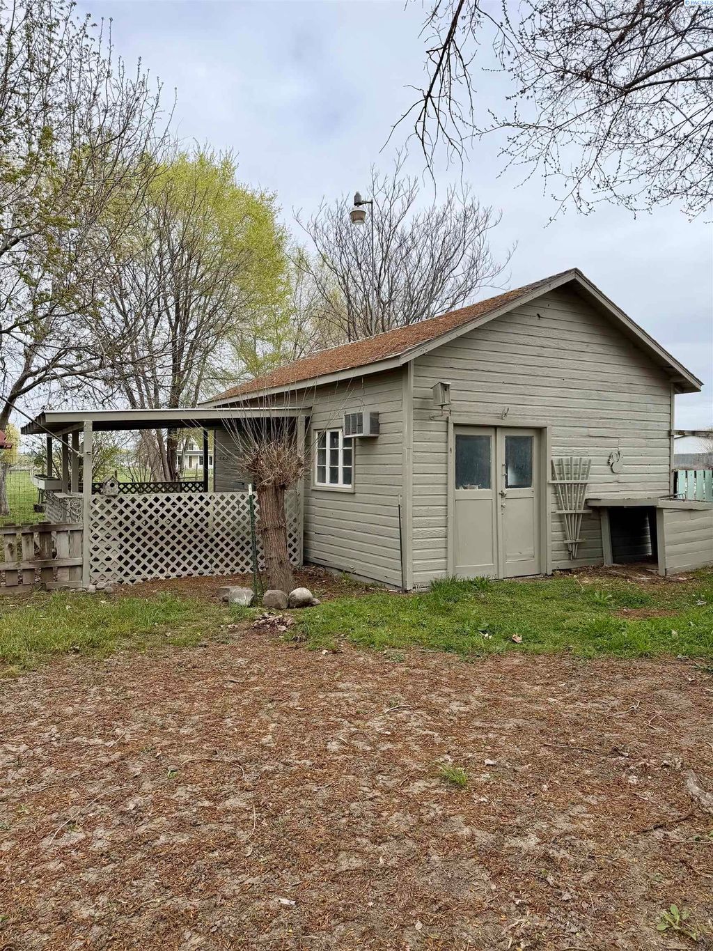 Photo of 3323 Gum St, Kennewick, WA 99337 (MLS # 291781)