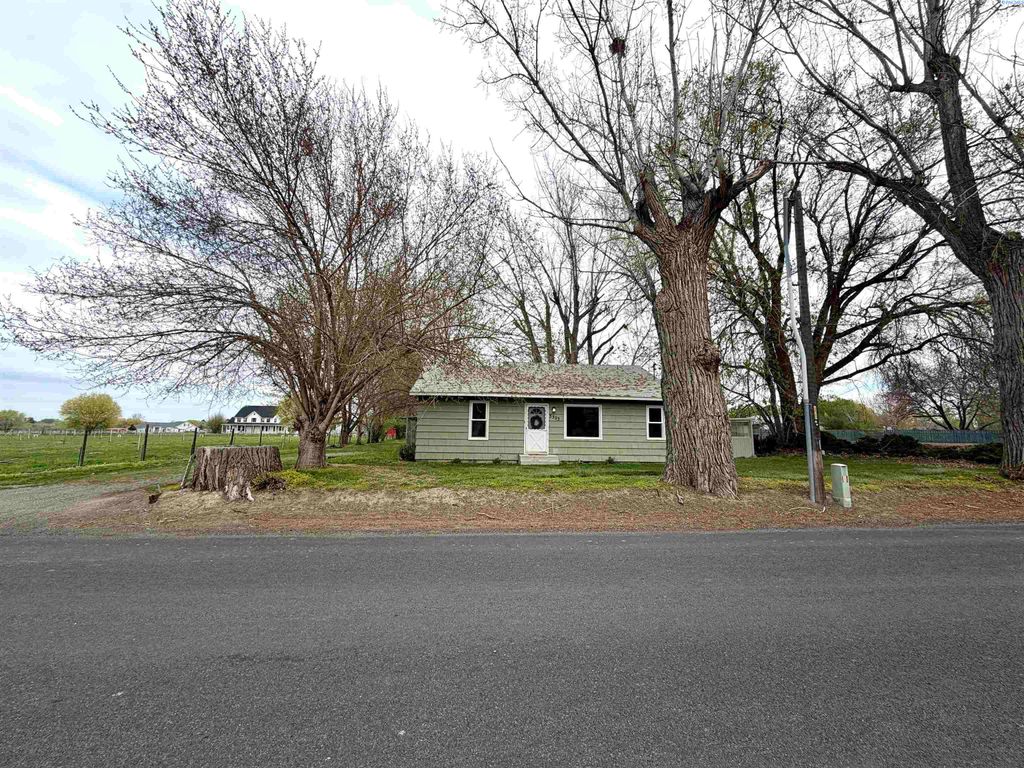 Photo of 3323 Gum St, Kennewick, WA 99337 (MLS # 291781)