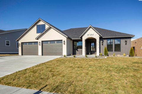 Photo of 2847 Savanna Ave, Richland, WA 99352 (MLS # 290810)