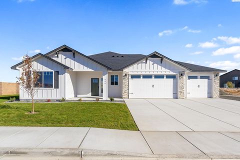 Photo of 996 Miraflores Ave, West Richland, WA 99353 (MLS # 288350)