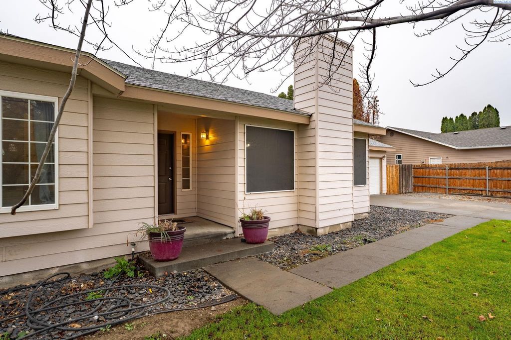 Photo of 3011 S Yelm St, Kennewick, WA 99337 (MLS # 288953)