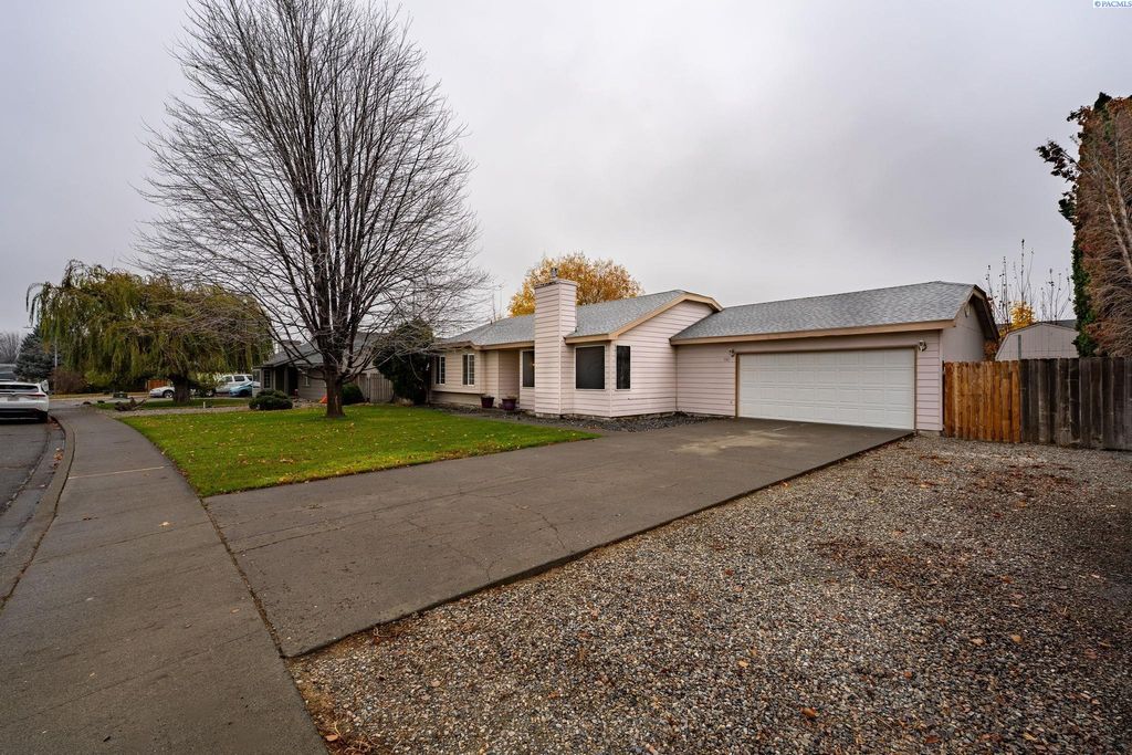 Photo of 3011 S Yelm St, Kennewick, WA 99337 (MLS # 288953)