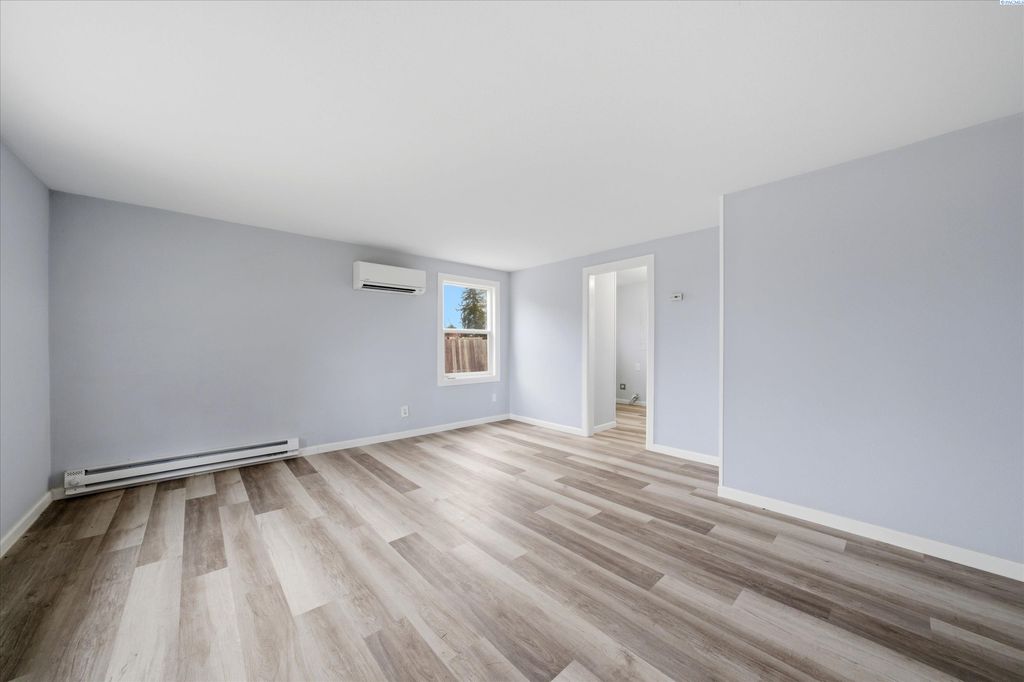 Photo of 508 S Zillah St, Kennewick, WA 99336 (MLS # 290959)