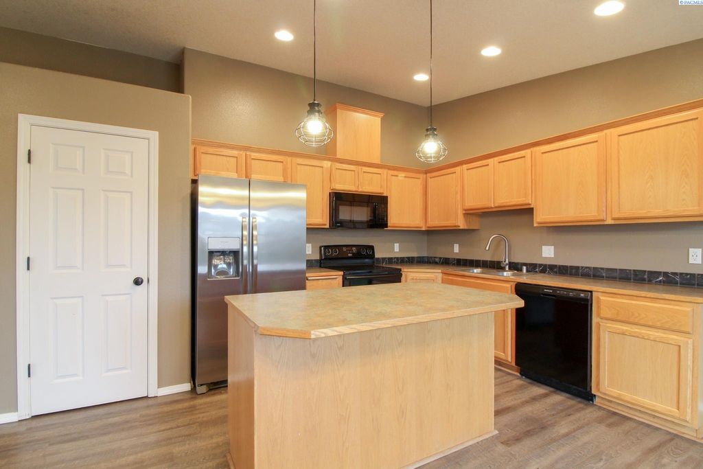 Photo of 5518 Hayes Lane, Pasco, WA 99301 (MLS # 290399)