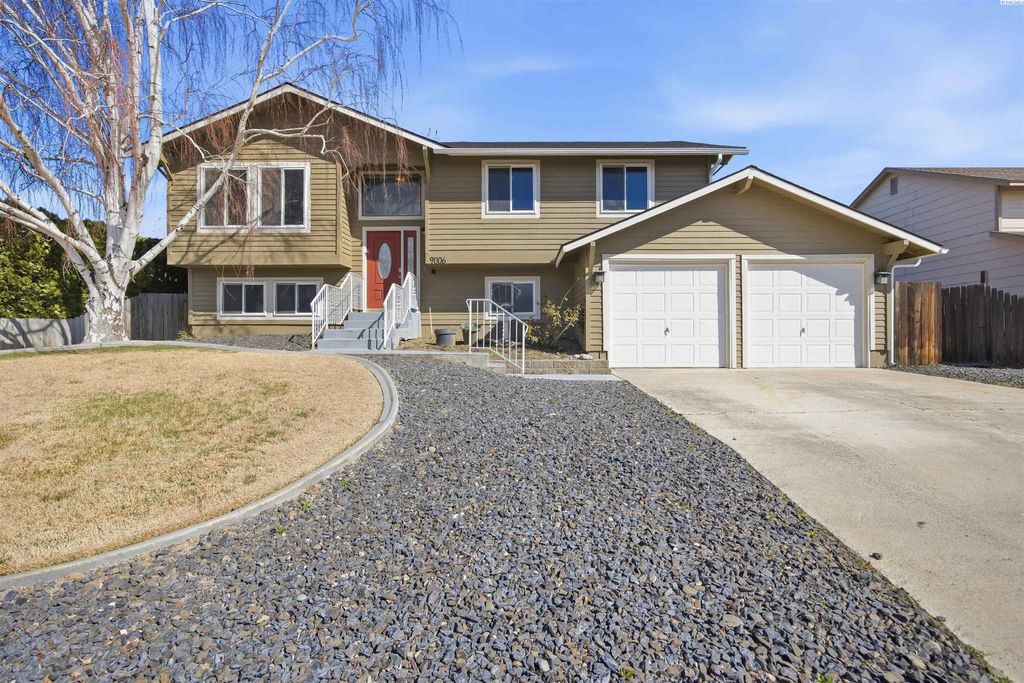 Photo of 9006 W Falls Ave, Kennewick, WA 99336 (MLS # 291435)