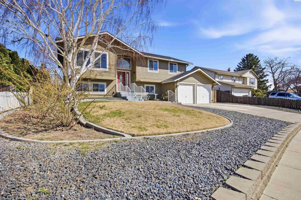 Photo of 9006 W Falls Ave, Kennewick, WA 99336 (MLS # 291435)