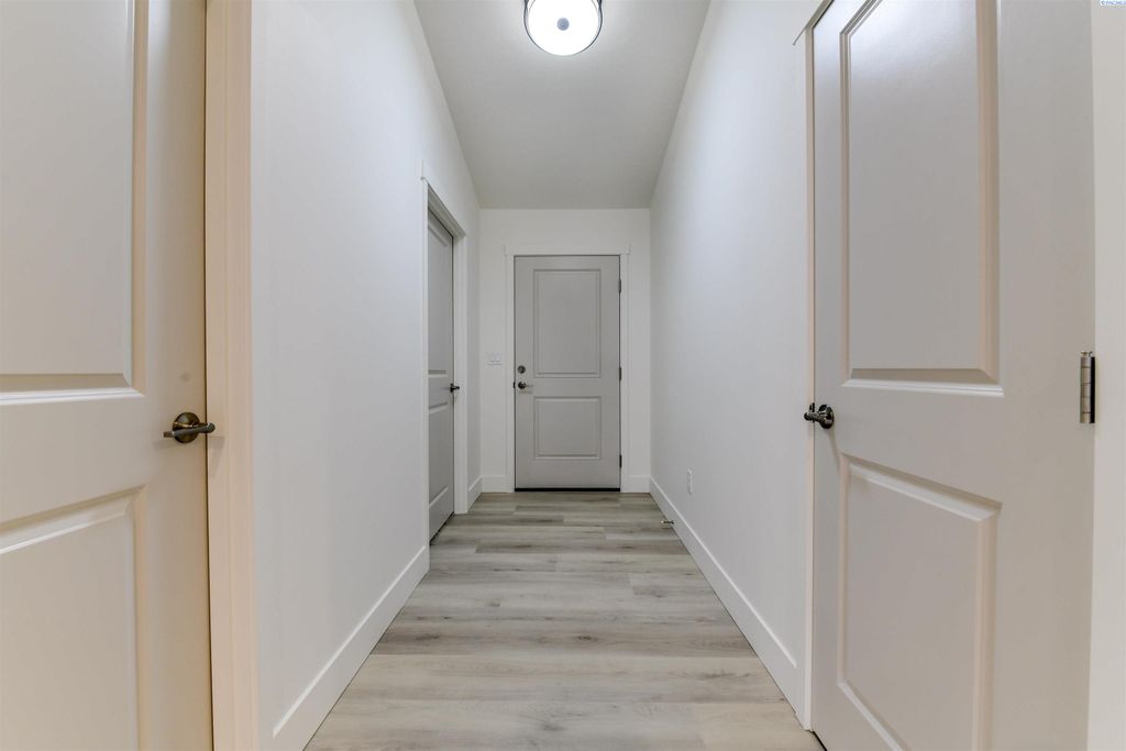 Photo of 6198 W 30th Pl, Kennewick, WA 99338 (MLS # 289350)