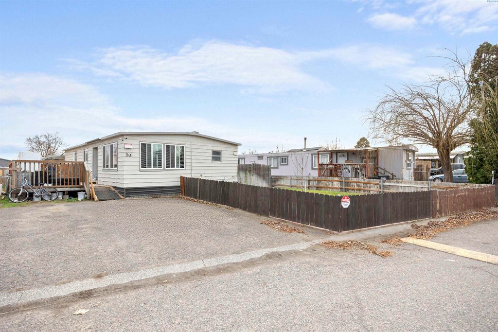 Photo of 925 N Elm Ave, Pasco, WA 99301 (MLS # 289452)