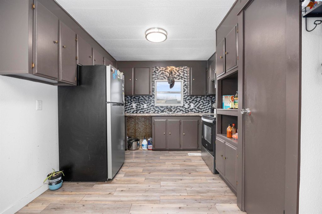 Photo of 925 N Elm Ave, Pasco, WA 99301 (MLS # 289452)