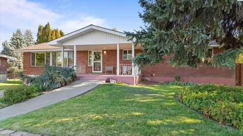 Photo of 2409 S Fruitland St, Kennewick, WA 99337 (MLS # 287305)