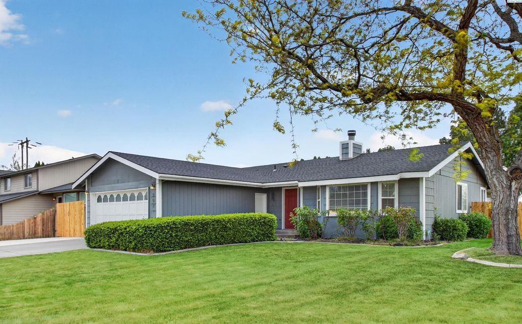 Photo of 507 N Quebec, Kennewick, WA 99336 (MLS # 292329)