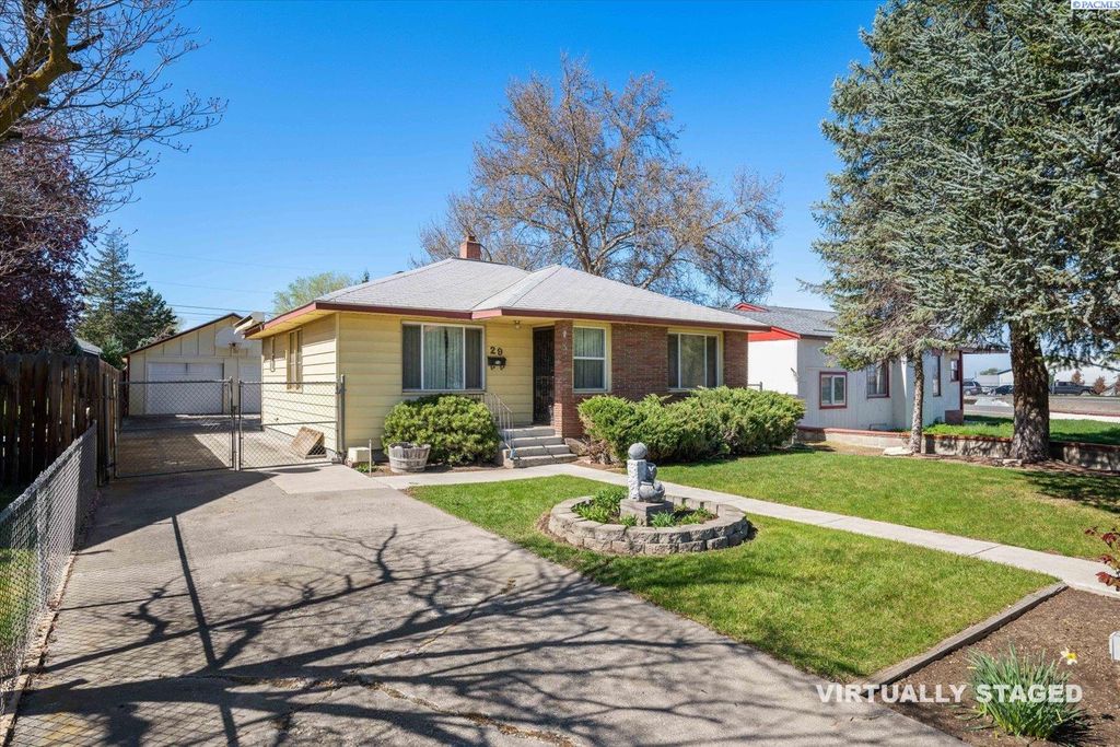 Photo of 29 N Jean St, Kennewick, WA 99336 (MLS # 291614)