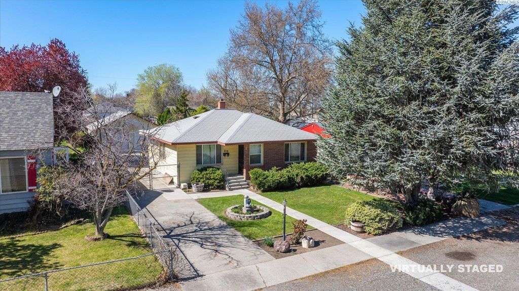 Photo of 29 N Jean St, Kennewick, WA 99336 (MLS # 291614)