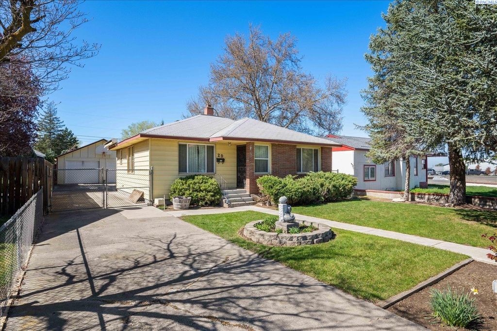 Photo of 29 N Jean St, Kennewick, WA 99336 (MLS # 291614)