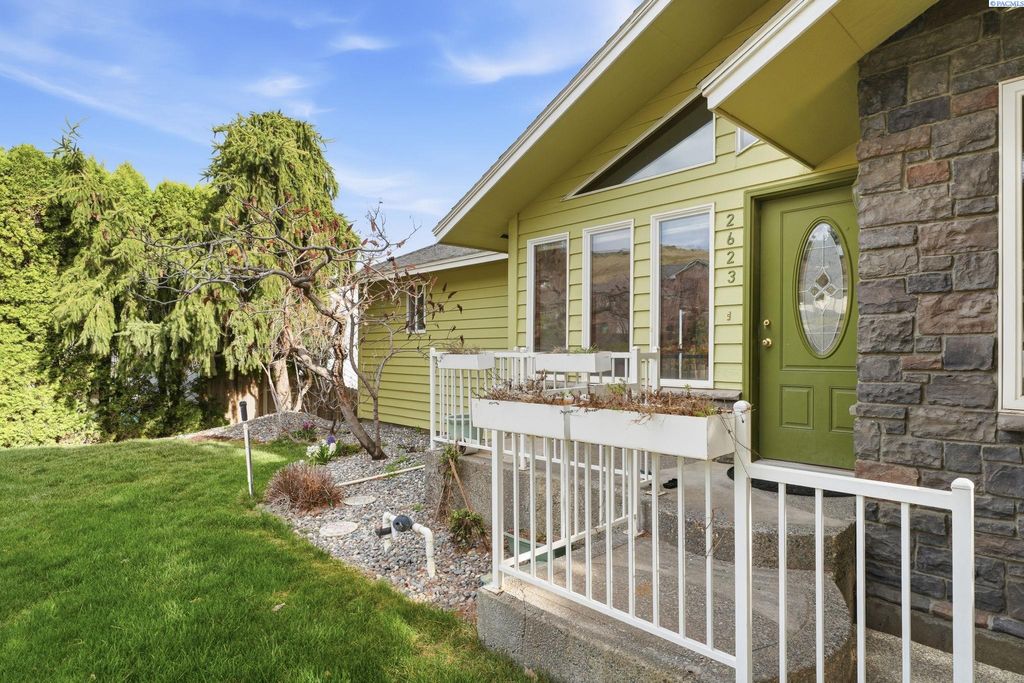 Photo of 2623 S Kellogg St, Kennewick, WA 99338 (MLS # 291415)