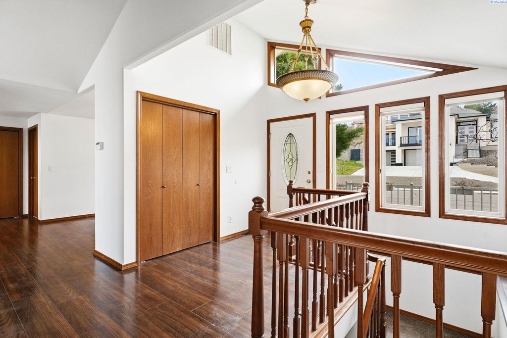 Photo of 2623 S Kellogg St, Kennewick, WA 99338 (MLS # 291415)