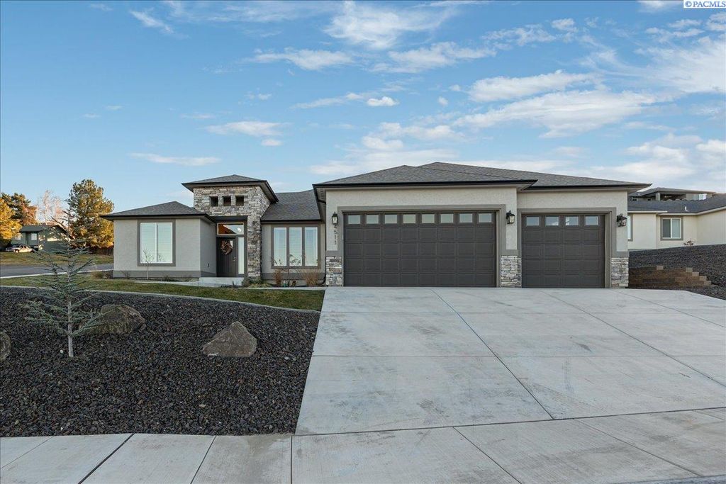Photo of 4511 Laurel Ct, West Richland, WA 99353 (MLS # 288751)