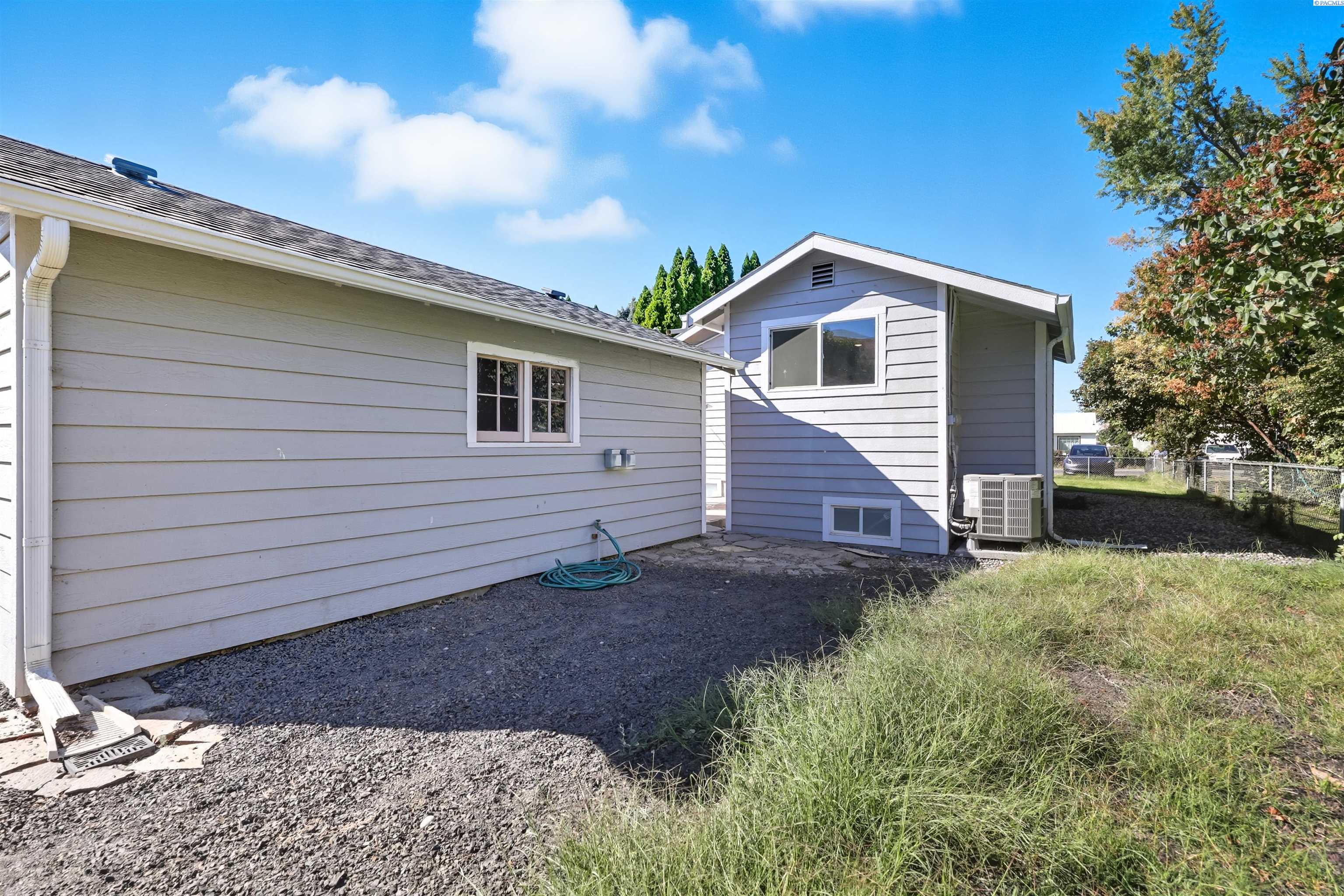 1123 Prosser Ave - Photo 2