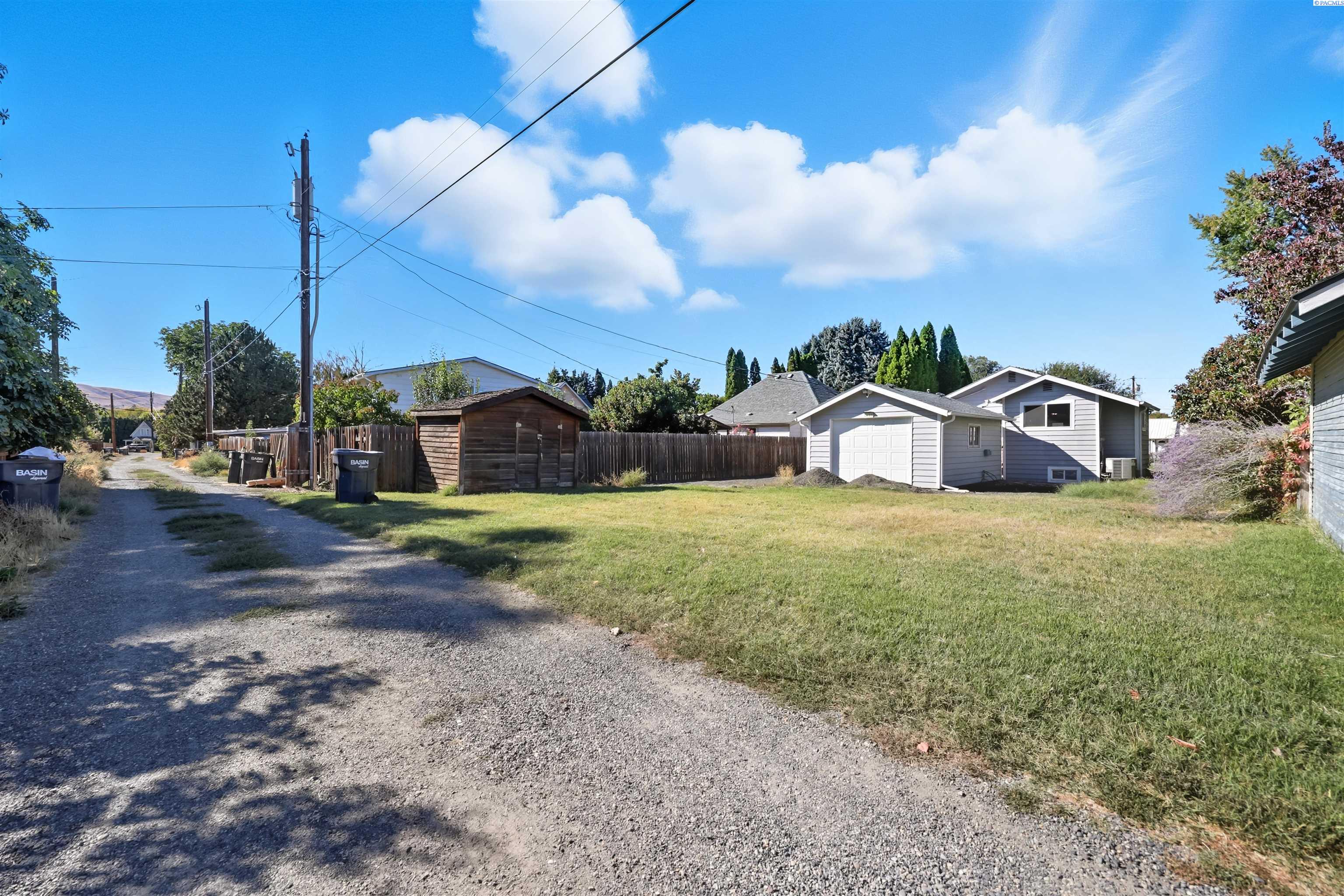 1123 Prosser Ave - Photo 3