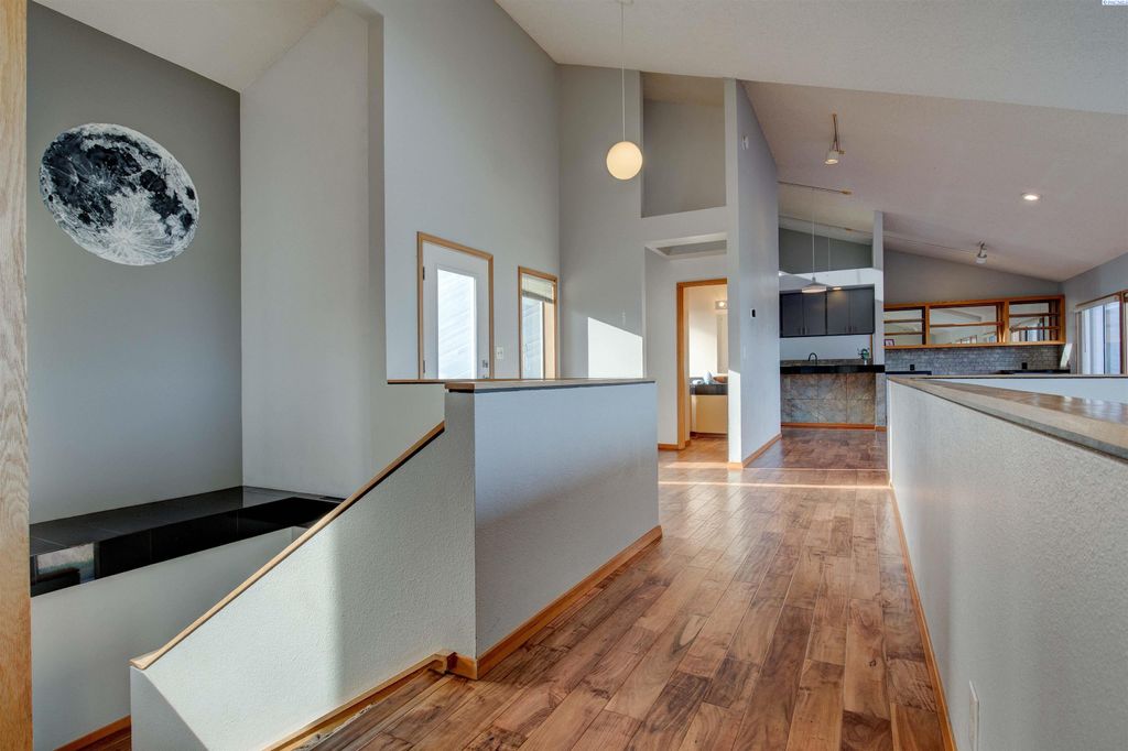 Photo of 600 W 26th Pl, Kennewick, WA 99337 (MLS # 290874)