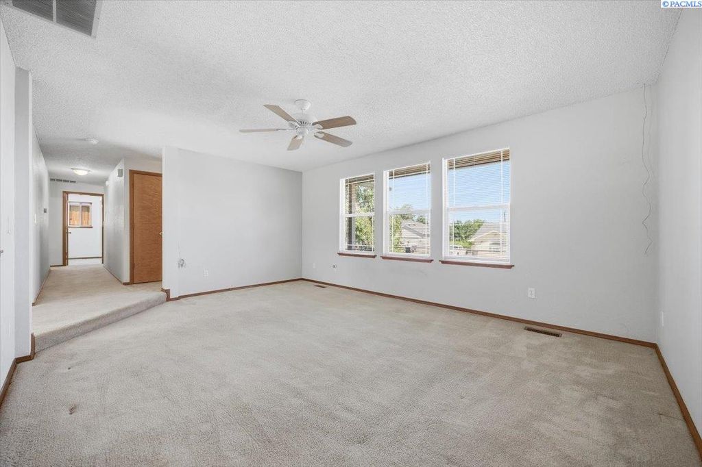 Photo of 6411 W Willamette Ave, Kennewick, WA 99336 (MLS # 292919)