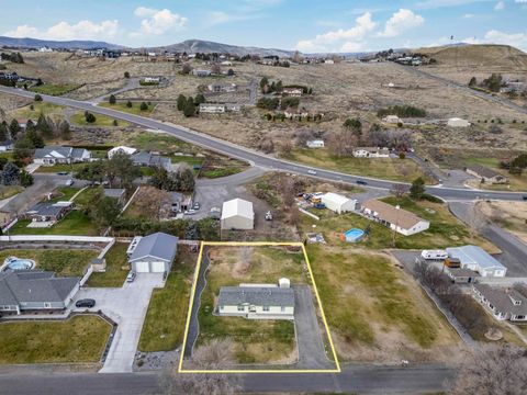 Photo of 641 S 45th Ave, West Richland, WA 99353 (MLS # 289740)