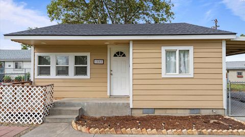 Photo of 1802 Symons Street, Richland, WA 99354 (MLS # 289018)