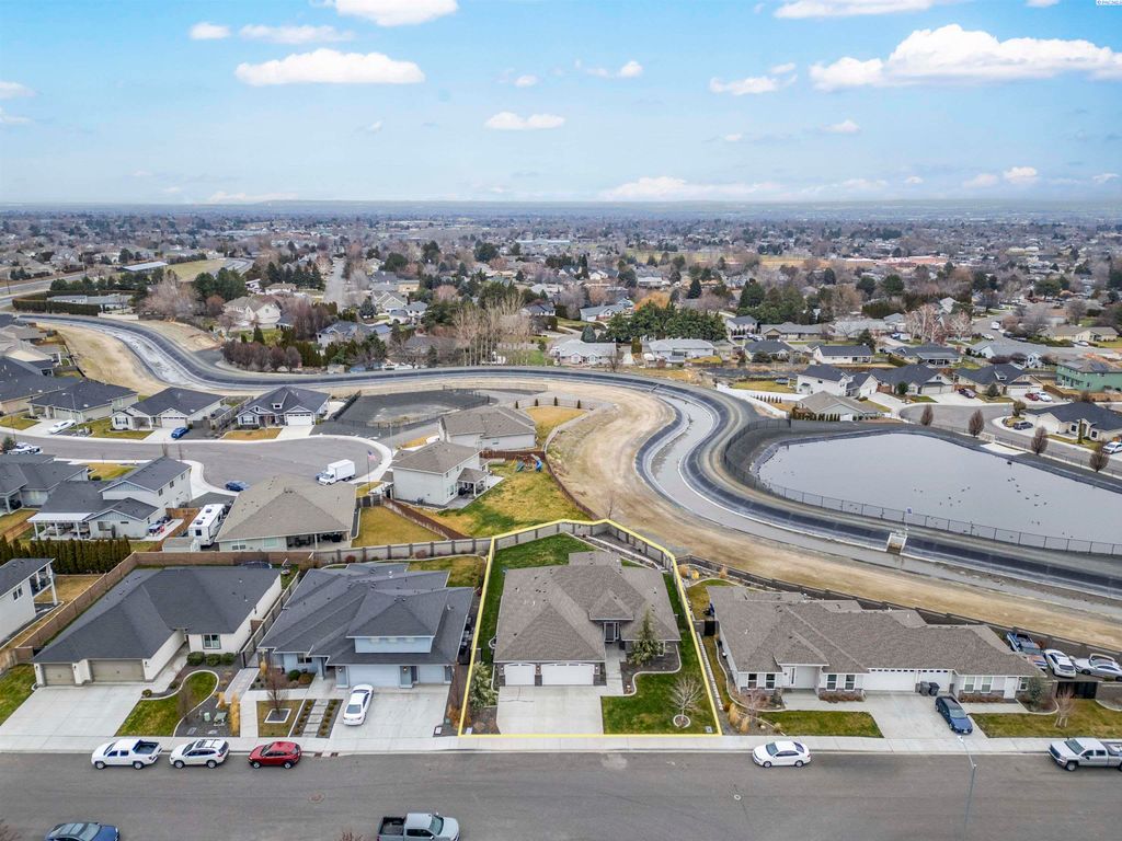 Photo of 2604 W 44th Place, Kennewick, WA 99337 (MLS # 290030)