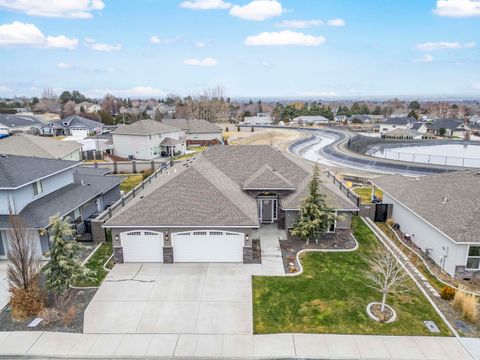 Photo of 2604 W 44th Place, Kennewick, WA 99337 (MLS # 290030)
