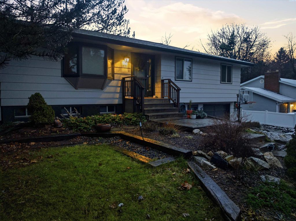 Photo of 1835 NW Turner Dr, Pullman, WA 99163 (MLS # 289343)