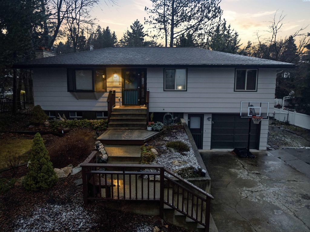 Photo of 1835 NW Turner Dr, Pullman, WA 99163 (MLS # 289343)