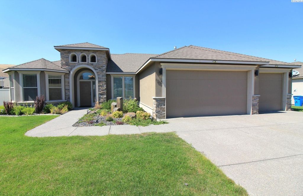 Photo of 652 Punkie Lane, Richland, WA 99352 (MLS # 290106)