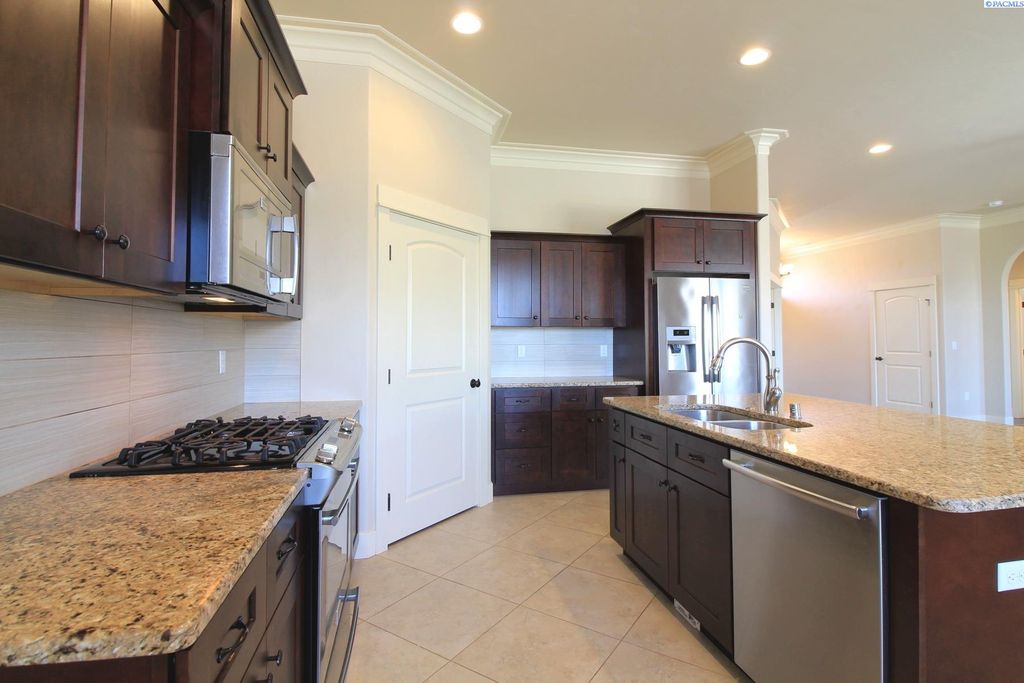 Photo of 652 Punkie Lane, Richland, WA 99352 (MLS # 290106)