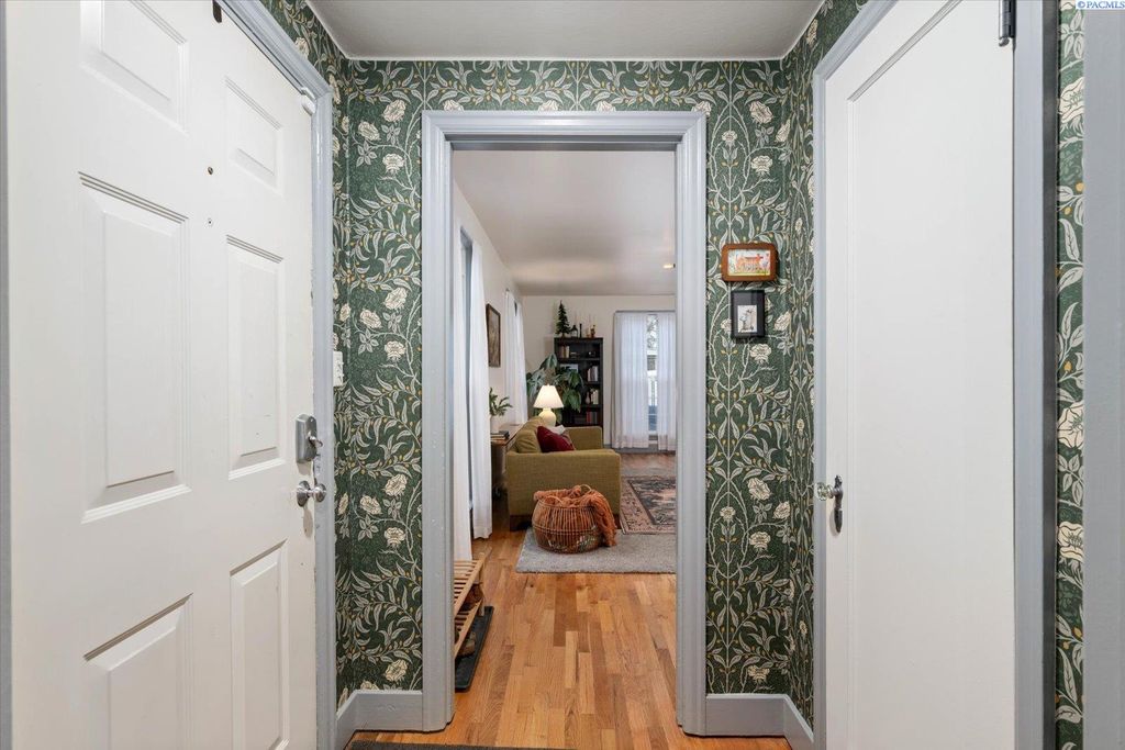 Photo of 503 West 1st Avenue, Kennewick, WA 99336 (MLS # 290122)