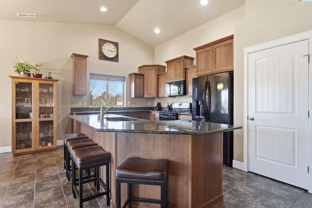 Photo of 3032 S Edison Ct, Kennewick, WA 99338 (MLS # 290467)