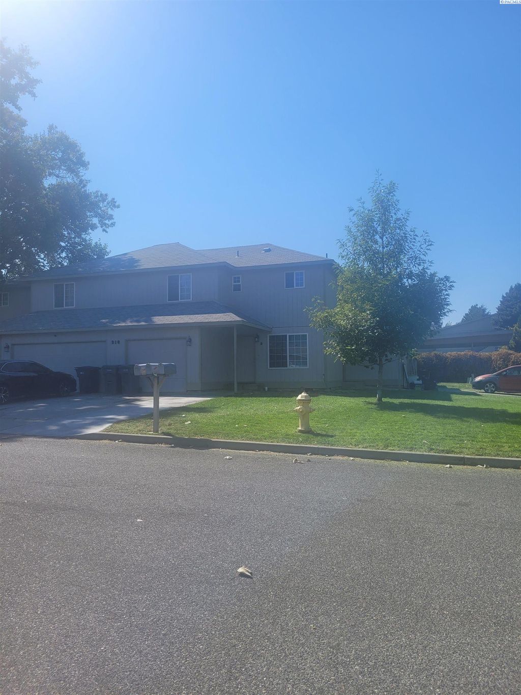 Photo of 910 S Johnson St #C, Kennewick, WA 99336 (MLS # 287961)