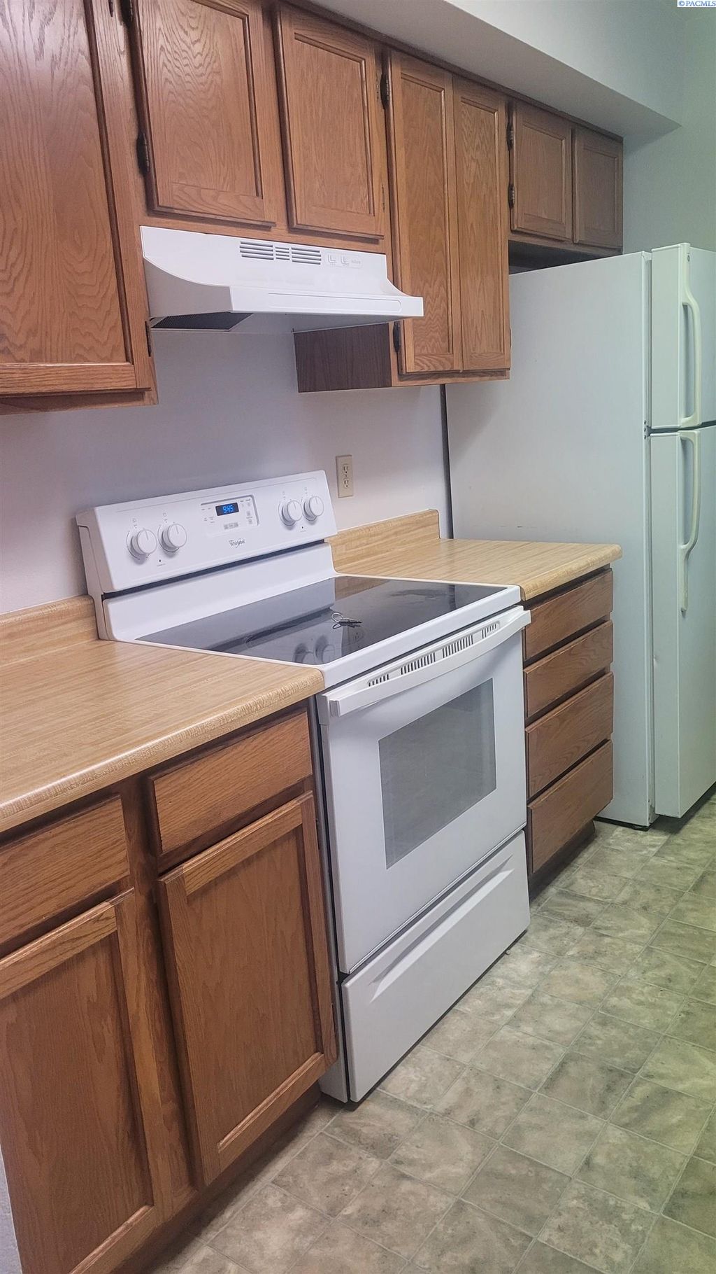 Photo of 910 S Johnson St #C, Kennewick, WA 99336 (MLS # 287961)