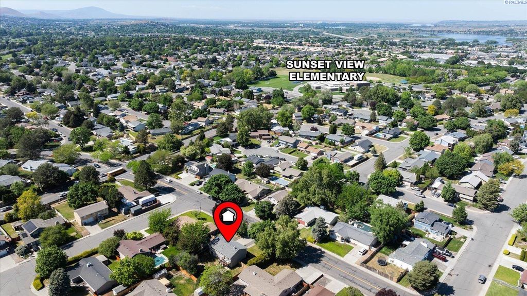 Photo of 8309 W Deschutes Ave, Kennewick, WA 99336 (MLS # 292730)