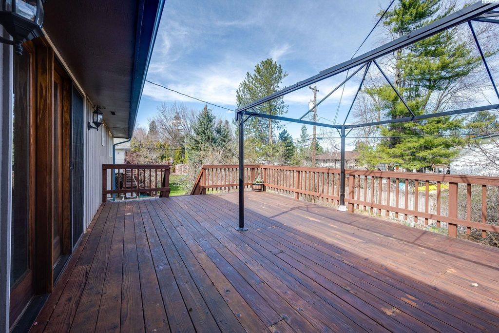 Photo of 1810 NW Deane Street, Pullman, WA 99163 (MLS # 291758)