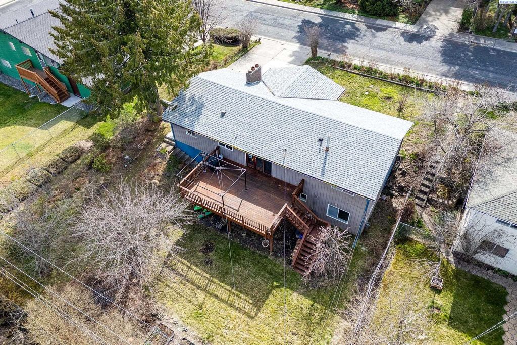 Photo of 1810 NW Deane Street, Pullman, WA 99163 (MLS # 291758)